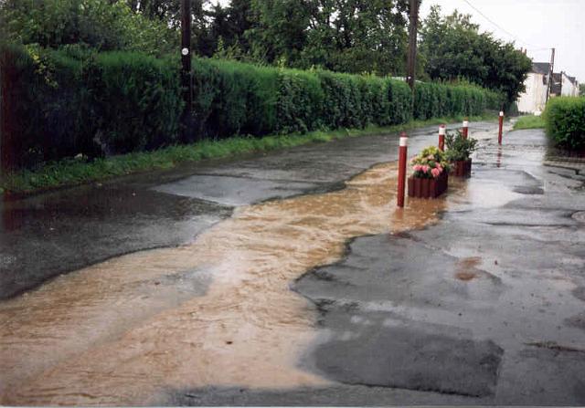 Juli 2002 -  b.jpg - Rhönweg (ehemaliger Salinger Weg) im alten Verlauf - Blickrichtung: Norden